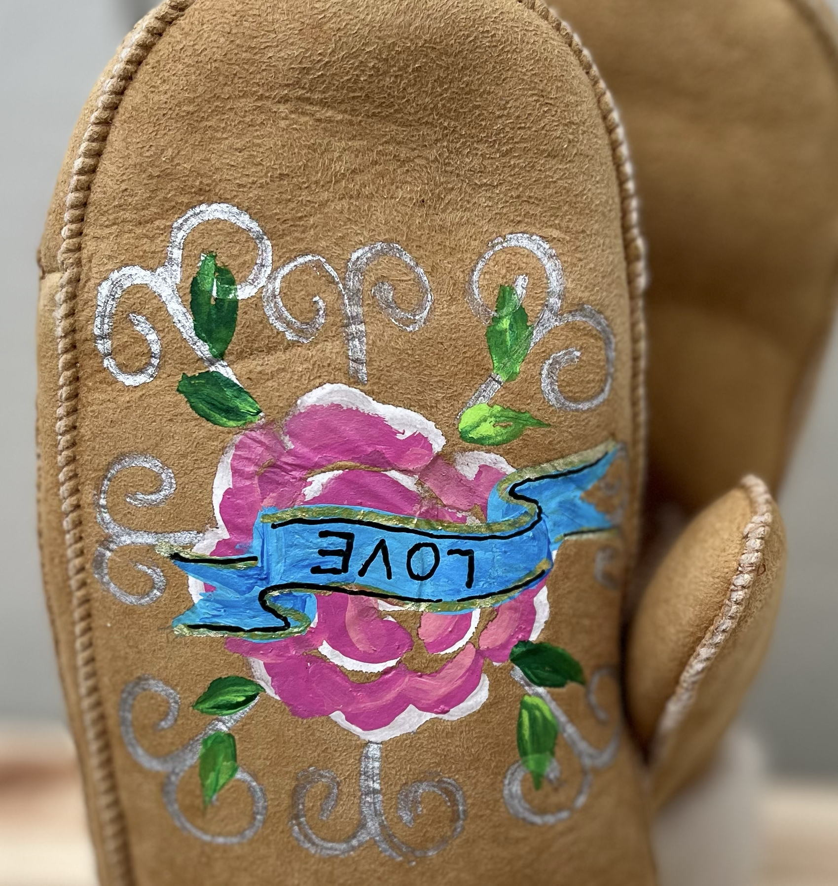 Tessa & Mimmi Clogs of Sweden – wholesale Mittens – Women's – Love Sheepskin Mittens2