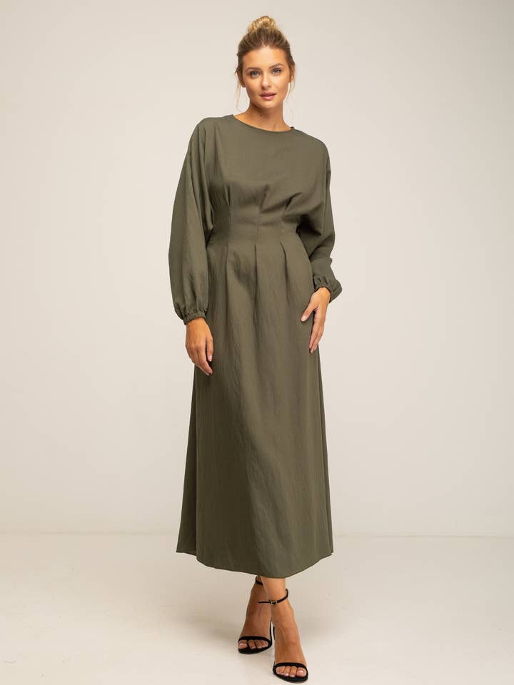 Robe longue à manches chauve-souris avec clips à la taille pour la vente par Tantra