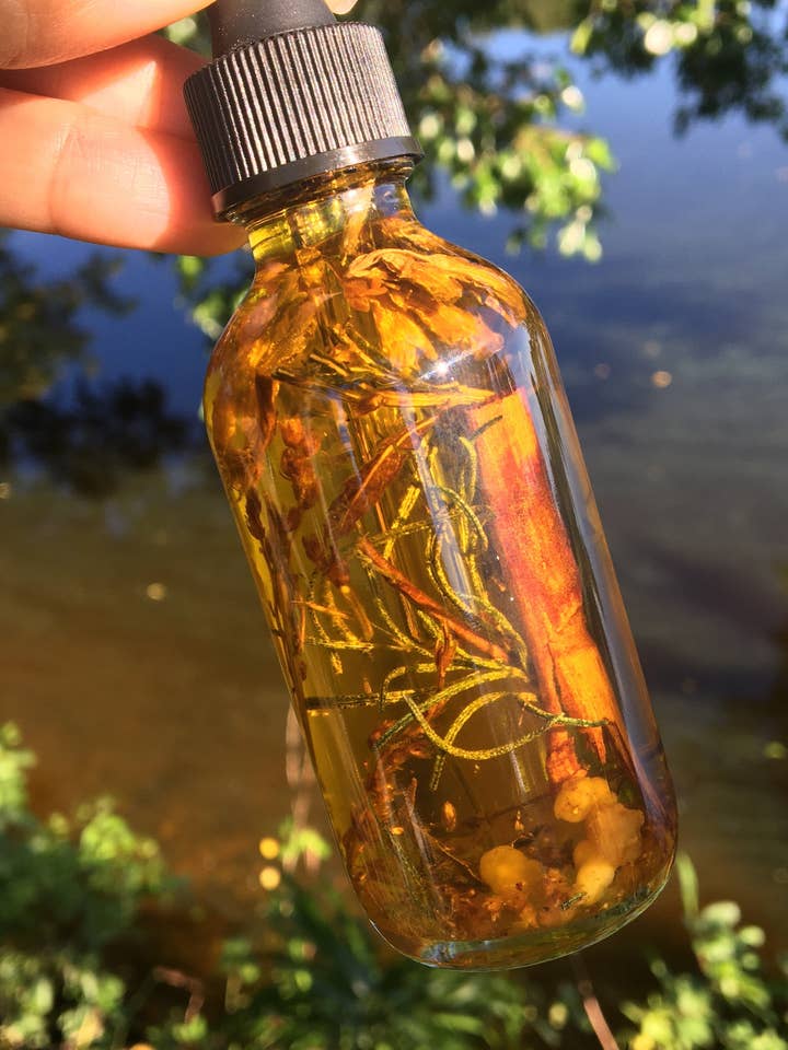 Honeysuckle + Dragon’s Blood Oil for wholesale by Fey Herba Organics LLC