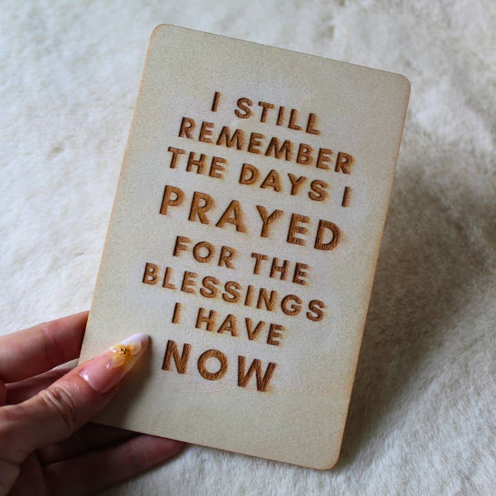 Anpassade meddelanden graverade på träplaketter för wholesale av Myshe