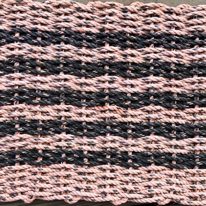 Zalm met meerdere zwarte strepen voor wholesale door Maine Coast Rope Rugs