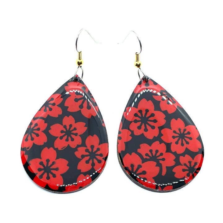 Prettykiku – Engroshandel Hængeøreringe og creoløreringe – Sort og rød Sakura Tear Drop Øreringe0