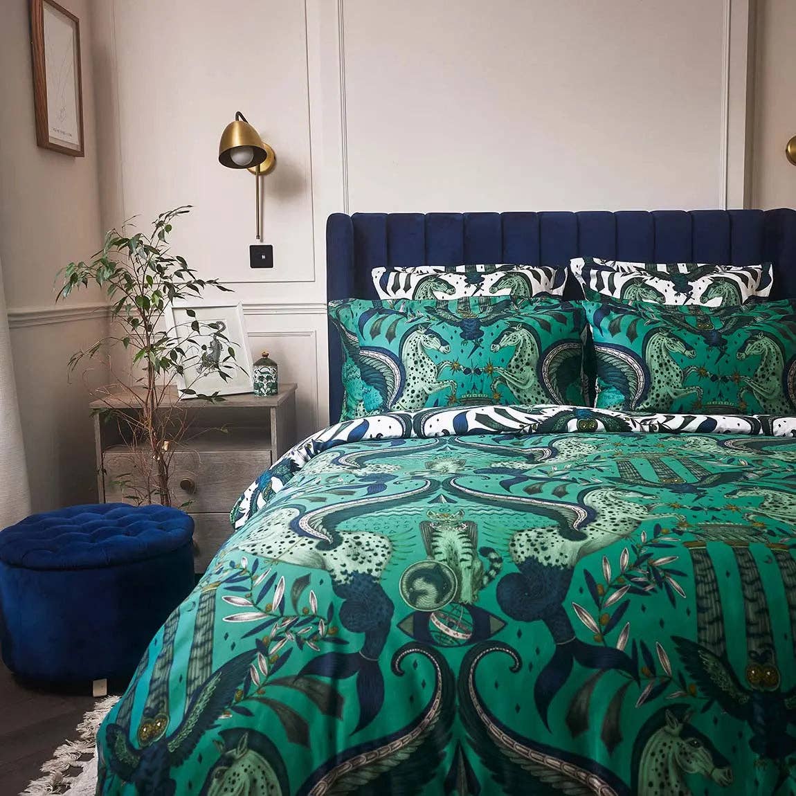 Peacock White Odyssey Bedding Set - UK/EU Sizing for wholesale on Faire25