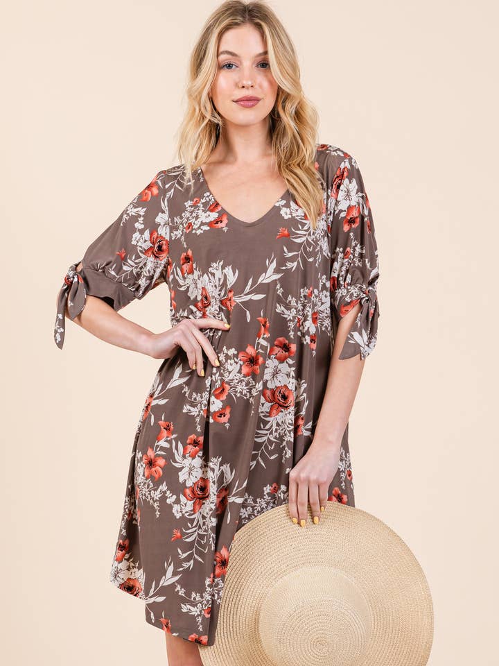 Robe à manches à nœud floral ETK-8796 pour la vente par Emerald Collection