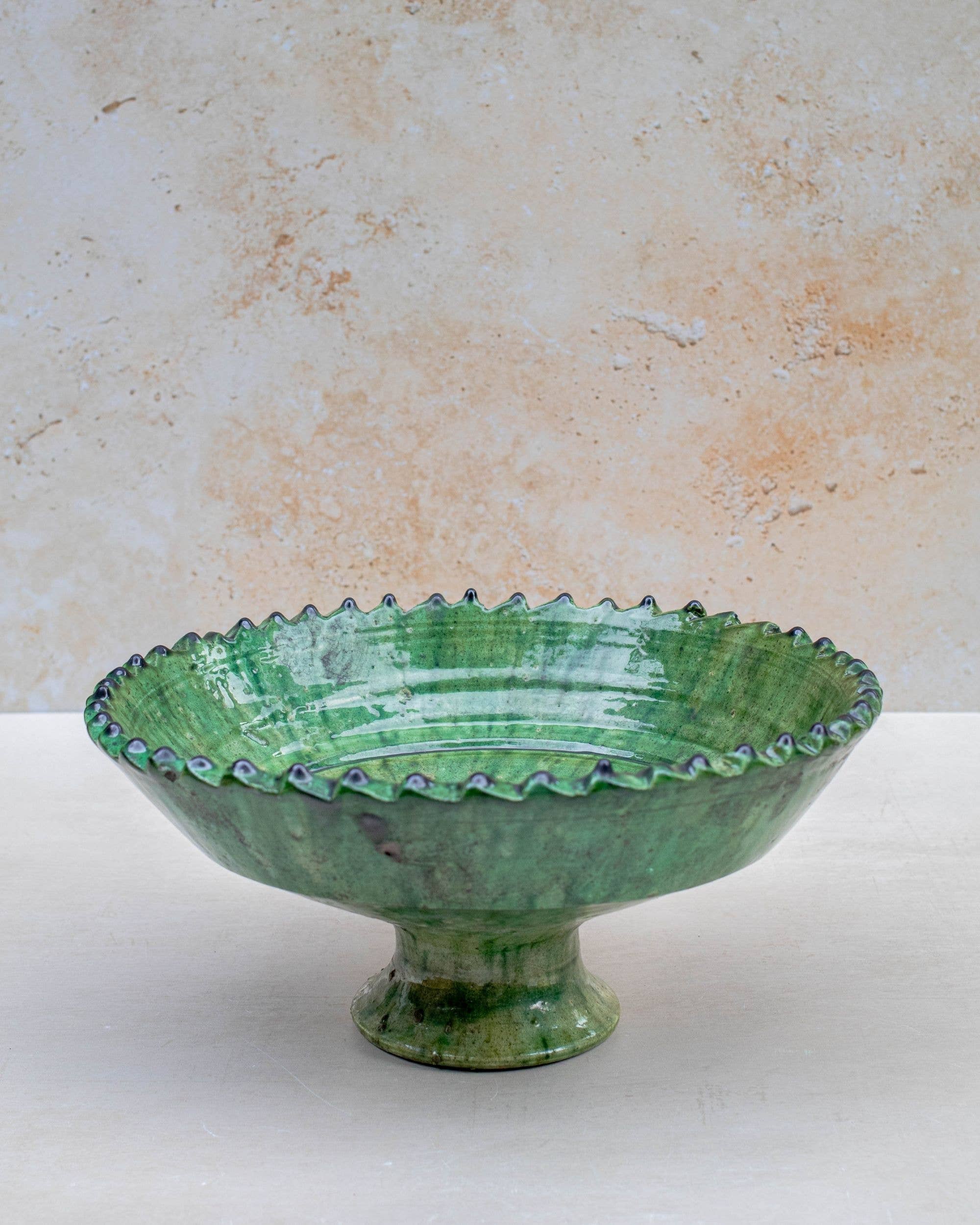 Maison Berber – Prato/tigela decorativa por atacado – Tigela Pedestal com Borda Serrilhada e Esmalte Verde Tamegroute Vintage - 4 Tamanhos2
