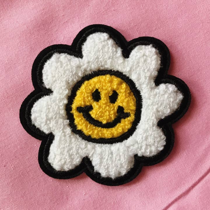 Unexpected Flair - Wholesale Patch - Daisy Flower Iron On Chenille Patch0