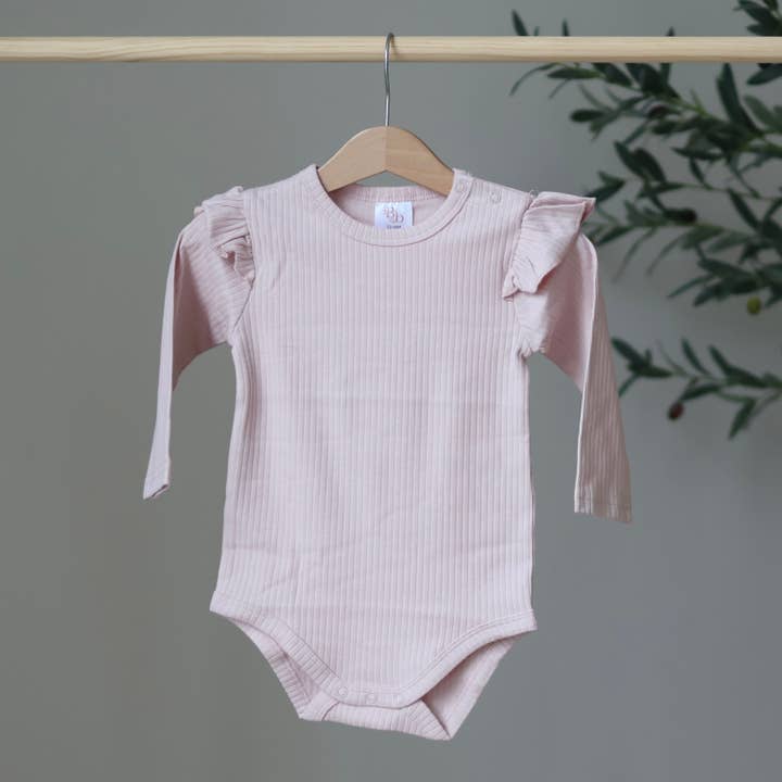 Vintage roze ruches romper voor wholesale door Belle + Bea Basics