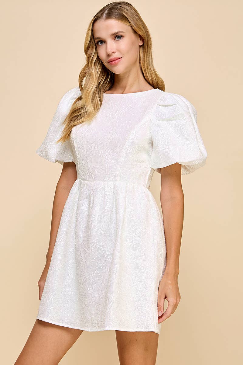 Blanc CD04924 Robe texturée à nœud métallique au dos en vente sur Faire2