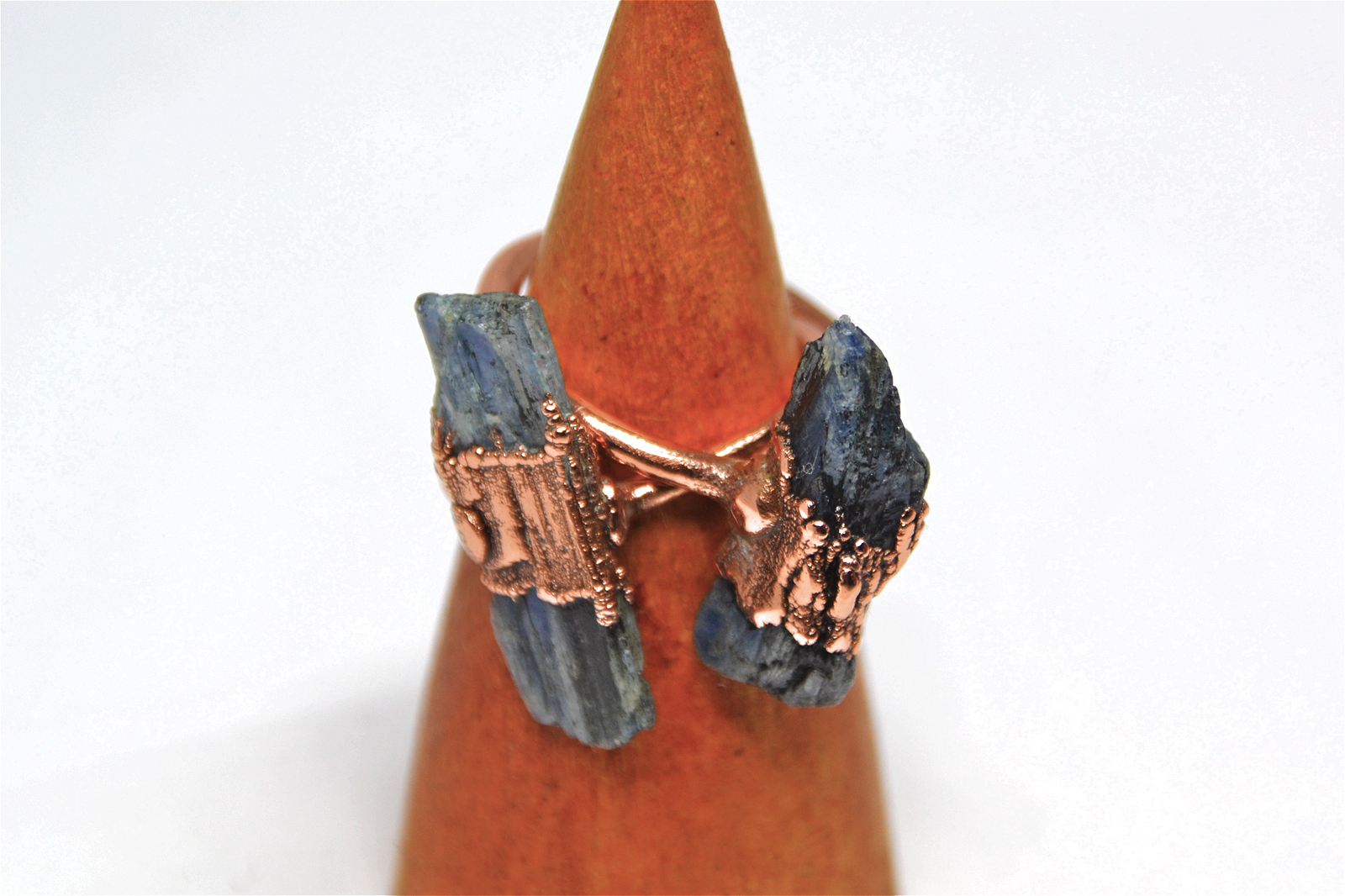 Daddy Daughter Jewelry - Vente Bague de cocktail/de cérémonie - Bague en cuivre cyanite bleu brut | Anneau en pierre de Kyanite5
