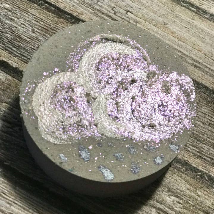 Southern Fleek Bath LLC - Wholesale Bath Bomb/Fizz - Cloudy With A Chance Of Rain Bath Bomb 5oz