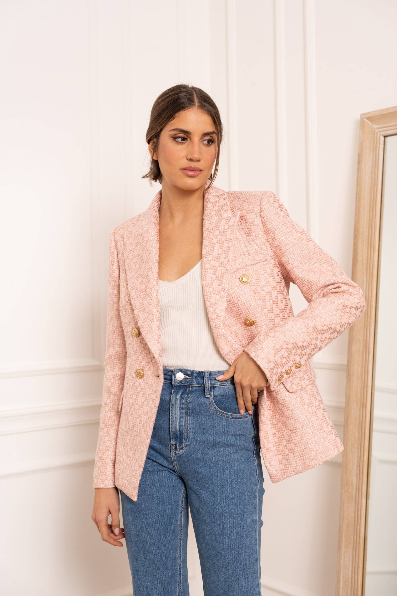 Attentif Paris – Großhandel Blazer – Damen – Schmal geschnittenes Tweed-Blazer-Jackett mit goldenen Streifen9