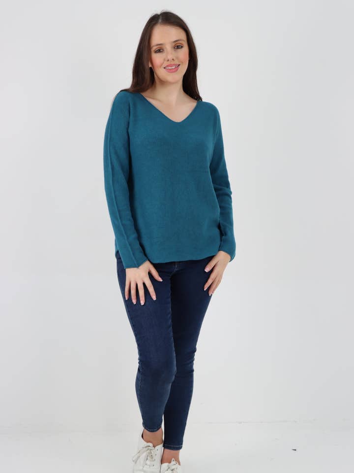 Miss Bold - Wholesale Gebreide top - Dames - Italiaanse gebreide, effen basic pullover met V-hals1