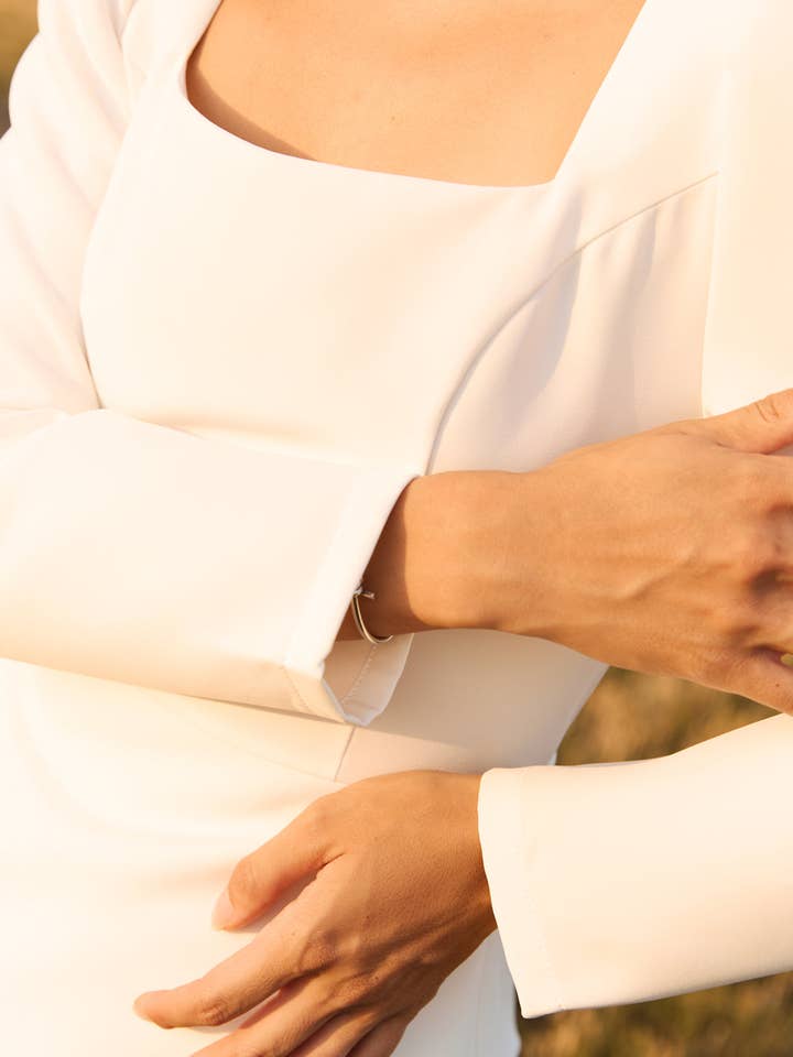 Azuri Fashion Group - Wholesale Blouse - Women's - Milk blouse with a figured peplum4