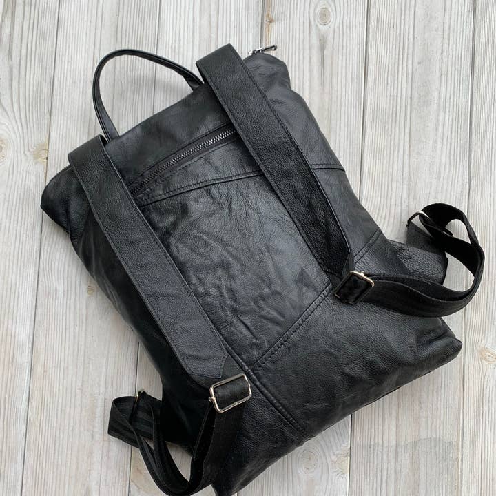 LeaF – wholesale Ryggsäck - Dam – Svart läderryggsäck tillverkad av återanvänt läder2