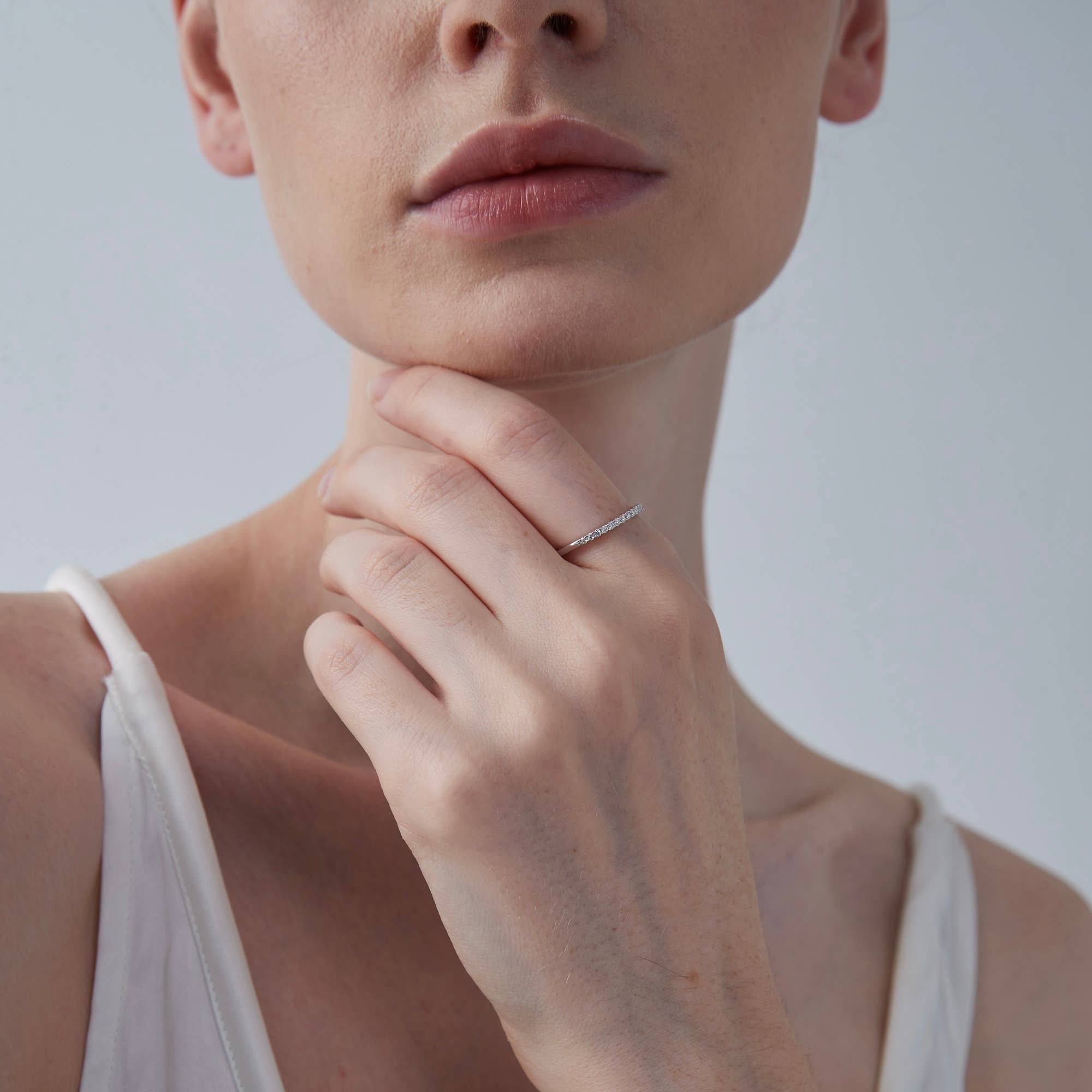 Perimade & Co. LLC – wholesale Förlovningsring – Moissanite Evighets Tunn Bandring i 925 Sterling Silver1