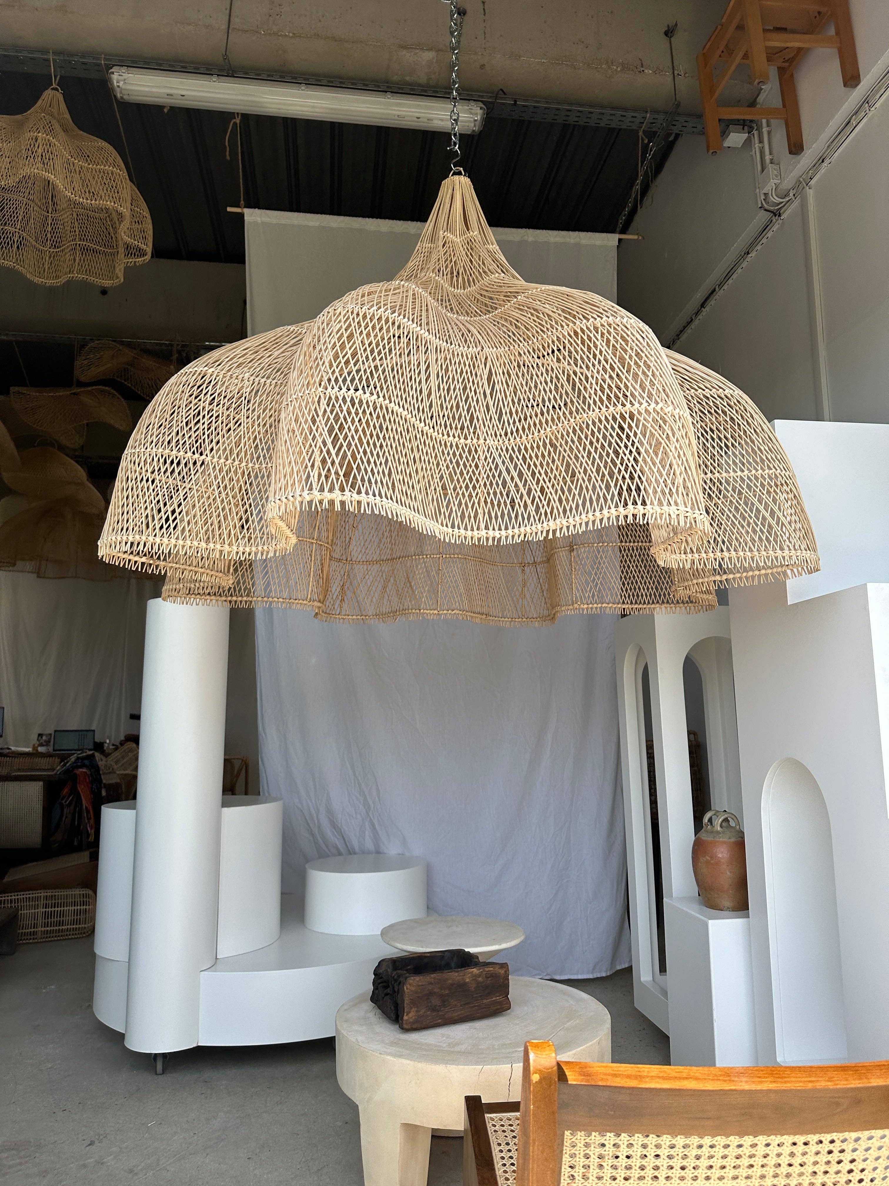 Office Objets - Wholesale Chandelier/Hanging Light - Immense rattan suspension in the shape of a flower, tulip, corolla H:1m; D:1m50178