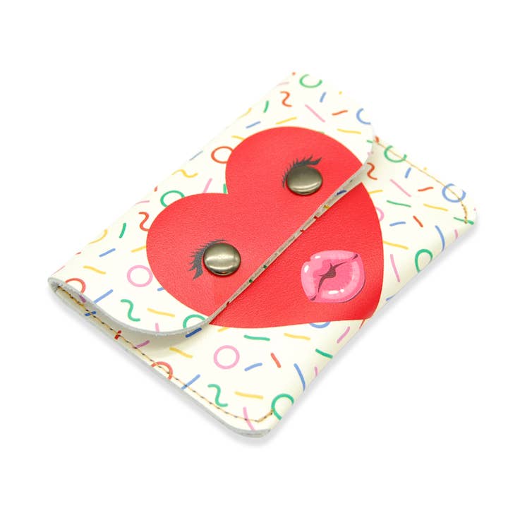 Leather coin purse with cute heart motif for wholesale by 'Alkemest