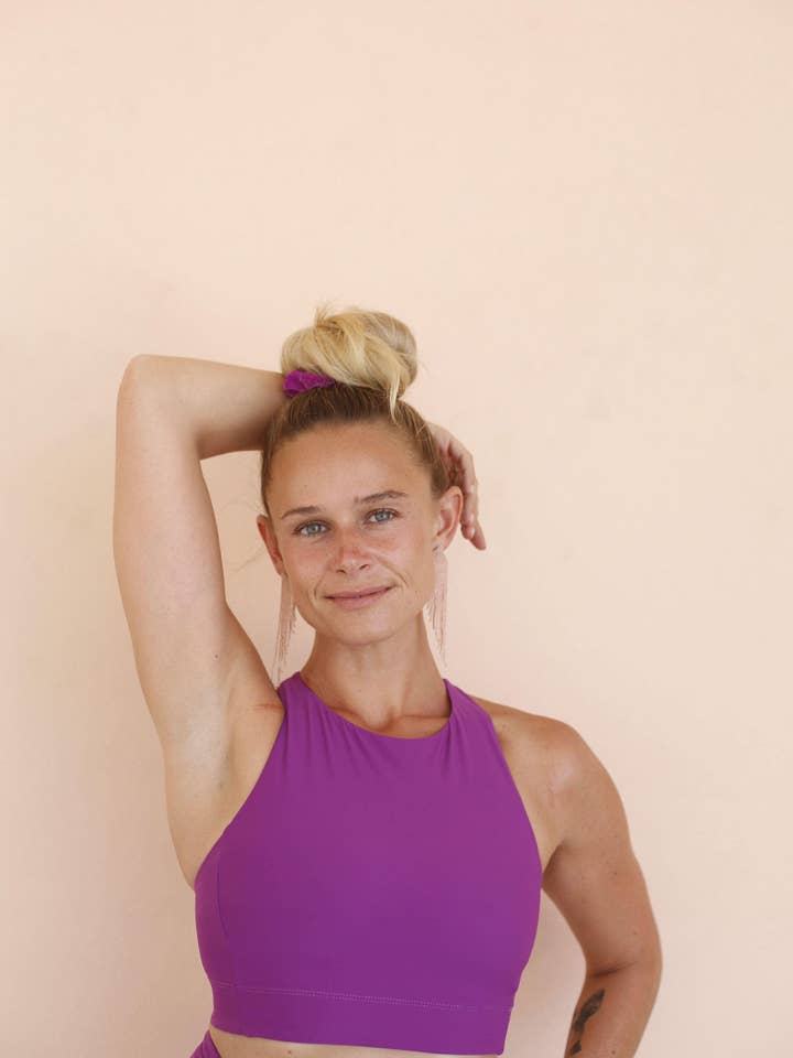 Criss Cross Bougainvillea Suede Top för wholesale av Moonah Wear