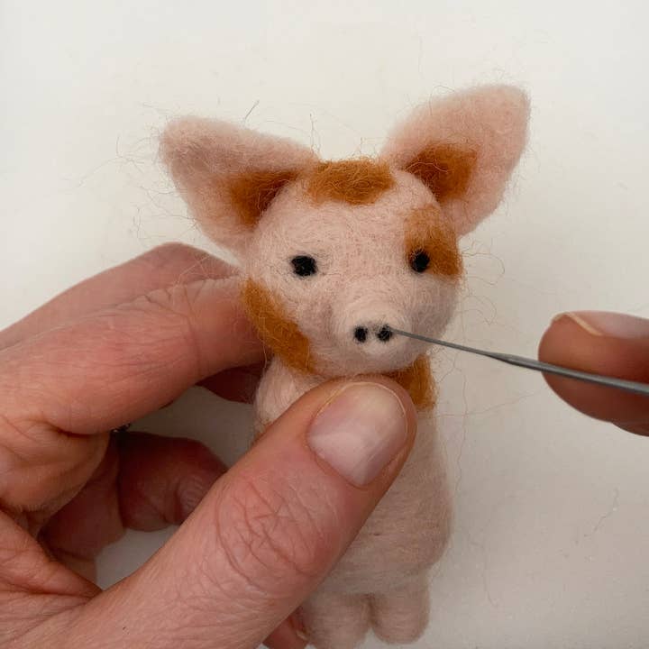 Bergin & Bath - Wholesale Craft Sewing Kit - Needle Felting Kit - Pigs in Blankets6