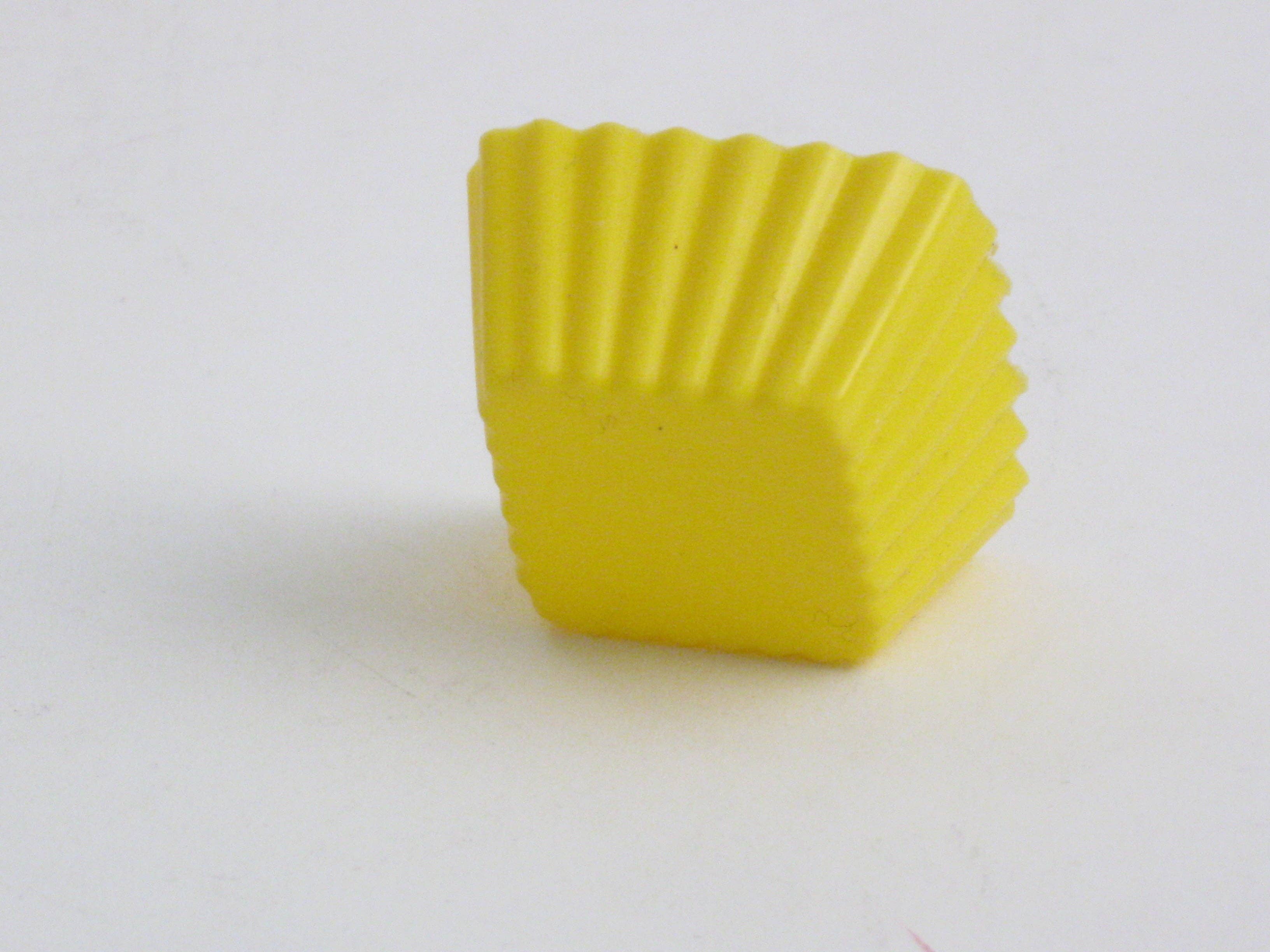 Kitchen Supply Wholesale - Wholesale Cupcake/Muffin Liner - MINI SILICONE BAKING CUPS, 1.5" X 1.5"4