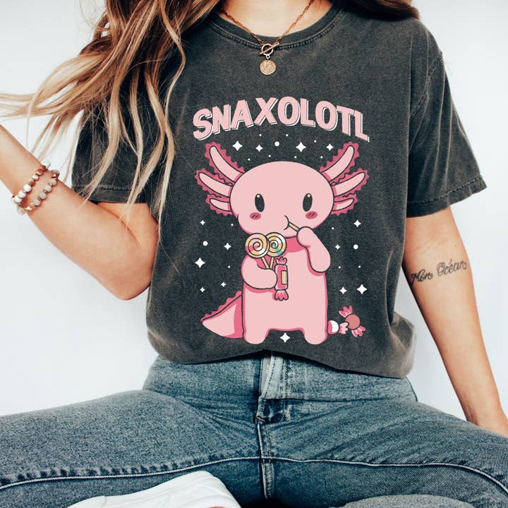 Snaxolotl T-Shirt, Unisex-Jugendshirt für Kinder, lustiges Tier-Wortspiel, Schnecken-T-Shirt, Geschenkidee für Kinder, Kinderkleidung für den Großhandel von AFAdesignsCo