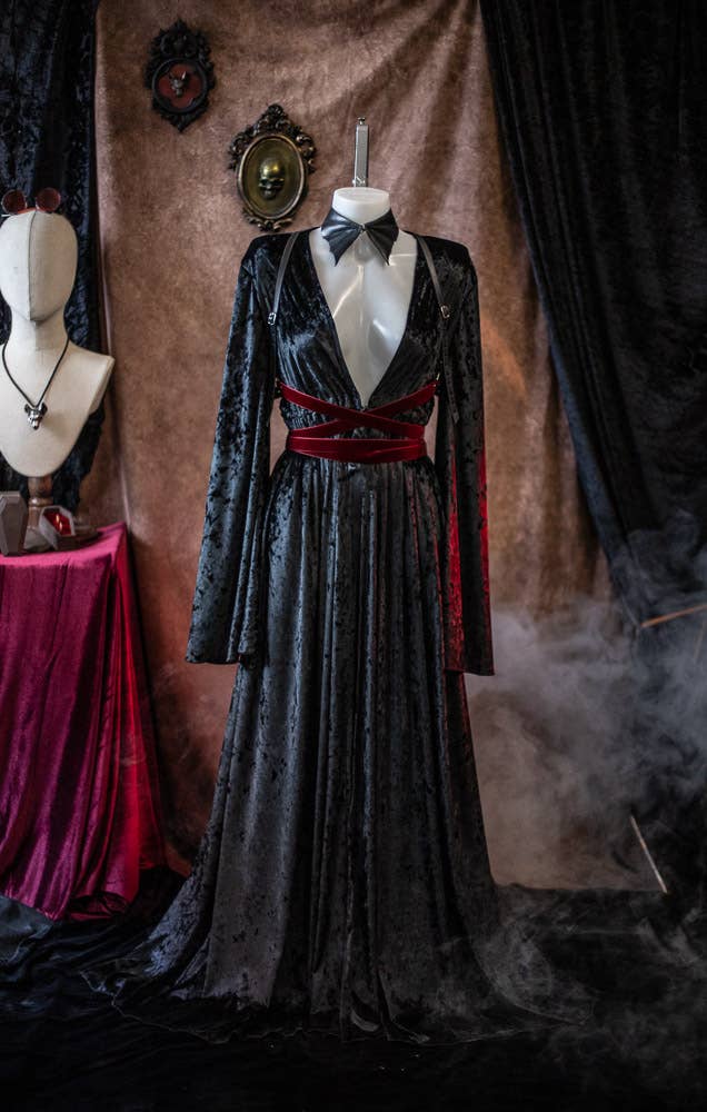 Costurero Real - Wholesale Costume - Women's - Black Velvet Robe, Vampire Goth Costume, Elegant Overdress8