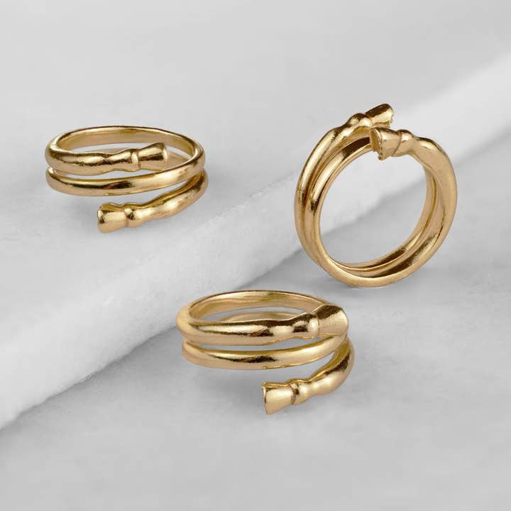 URBAN-EQUESTRIAN – wholesale Band/stacked ring – Cavallo - Spiral Horse Hoof Equestrian Ring in Gold0