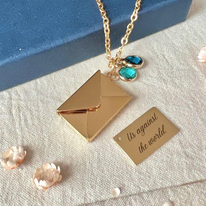 Goldener Umschlag-Halskette mit versteckter Botschaft und Geburtsstein für den Großhandel von Rossie Jewellery