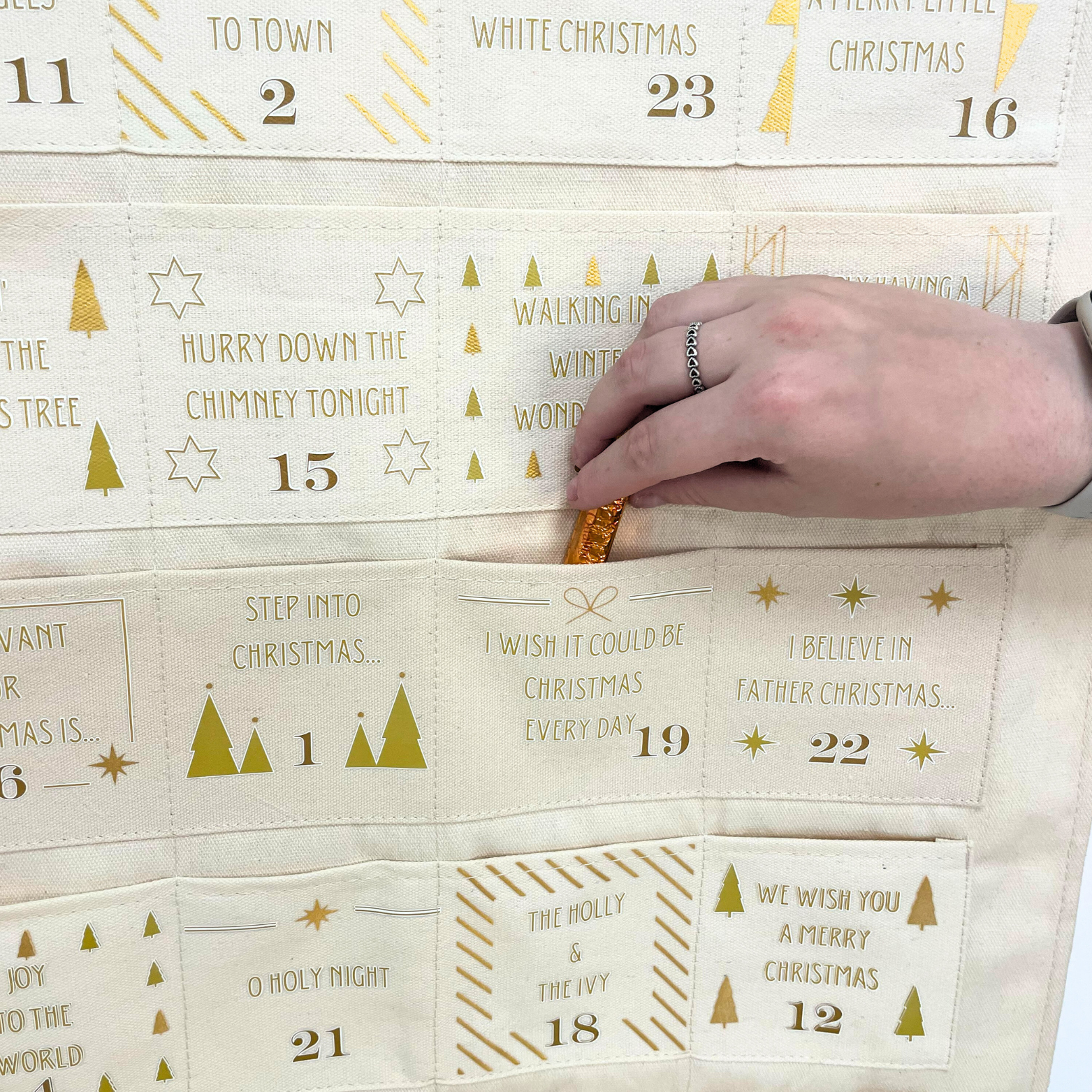 PersyBoo – Großhandel Adventskalender – Personalisierbarer Adventskalender aus Stoff mit Weihnachtsliedern11