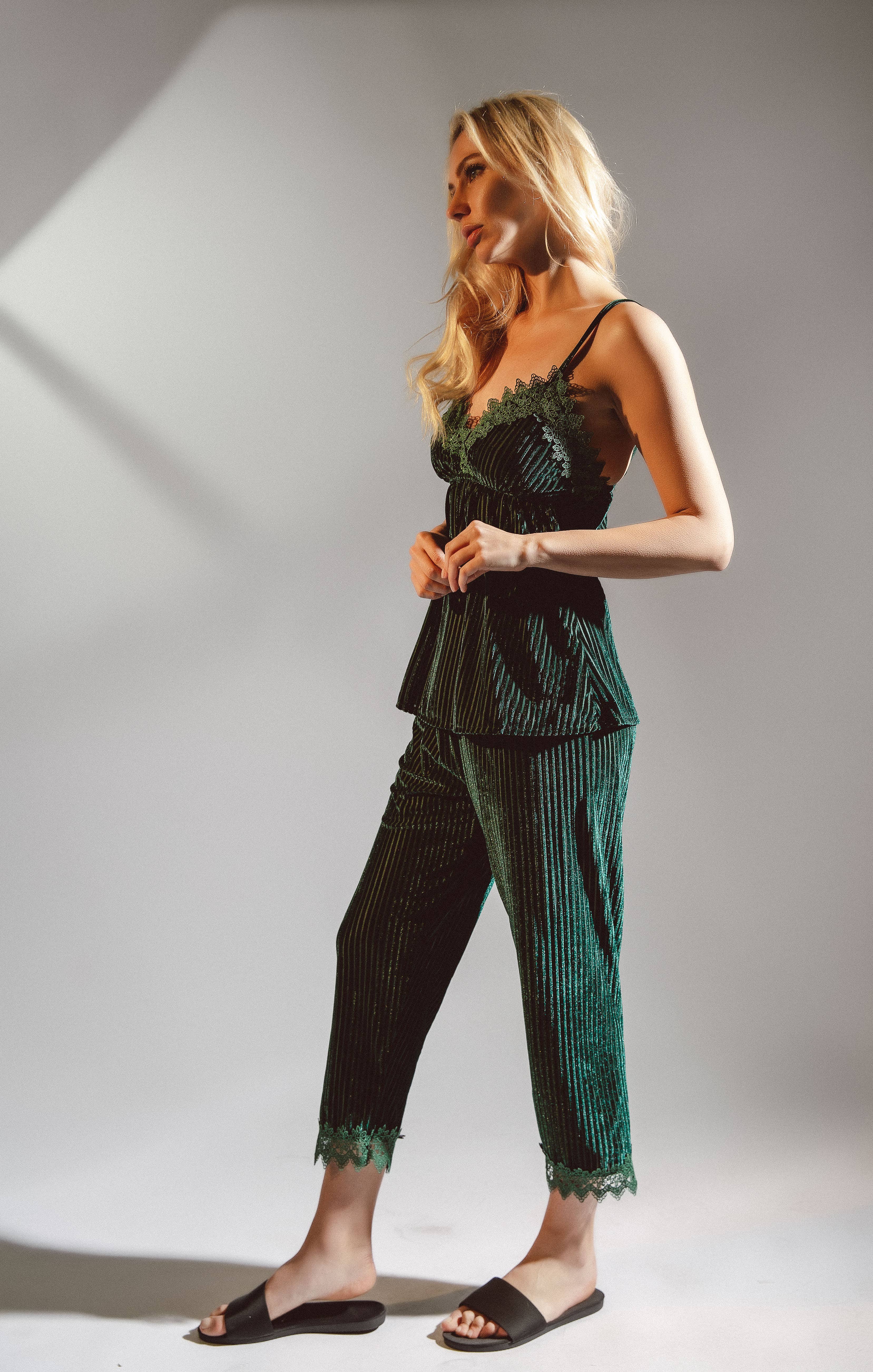 KAYAN.L – wholesale Pyjamasset - Dam – Mörkgrön sammet Velour pyjamas Set3