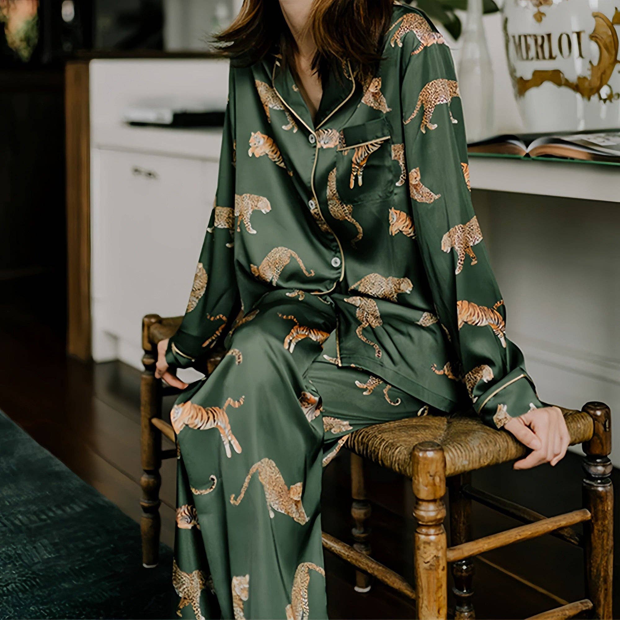 Olivgrün grün Langärmliges Pyjama-Set mit Knopfleiste, Tiger-Print und Sat für den Großhandel auf Faire1