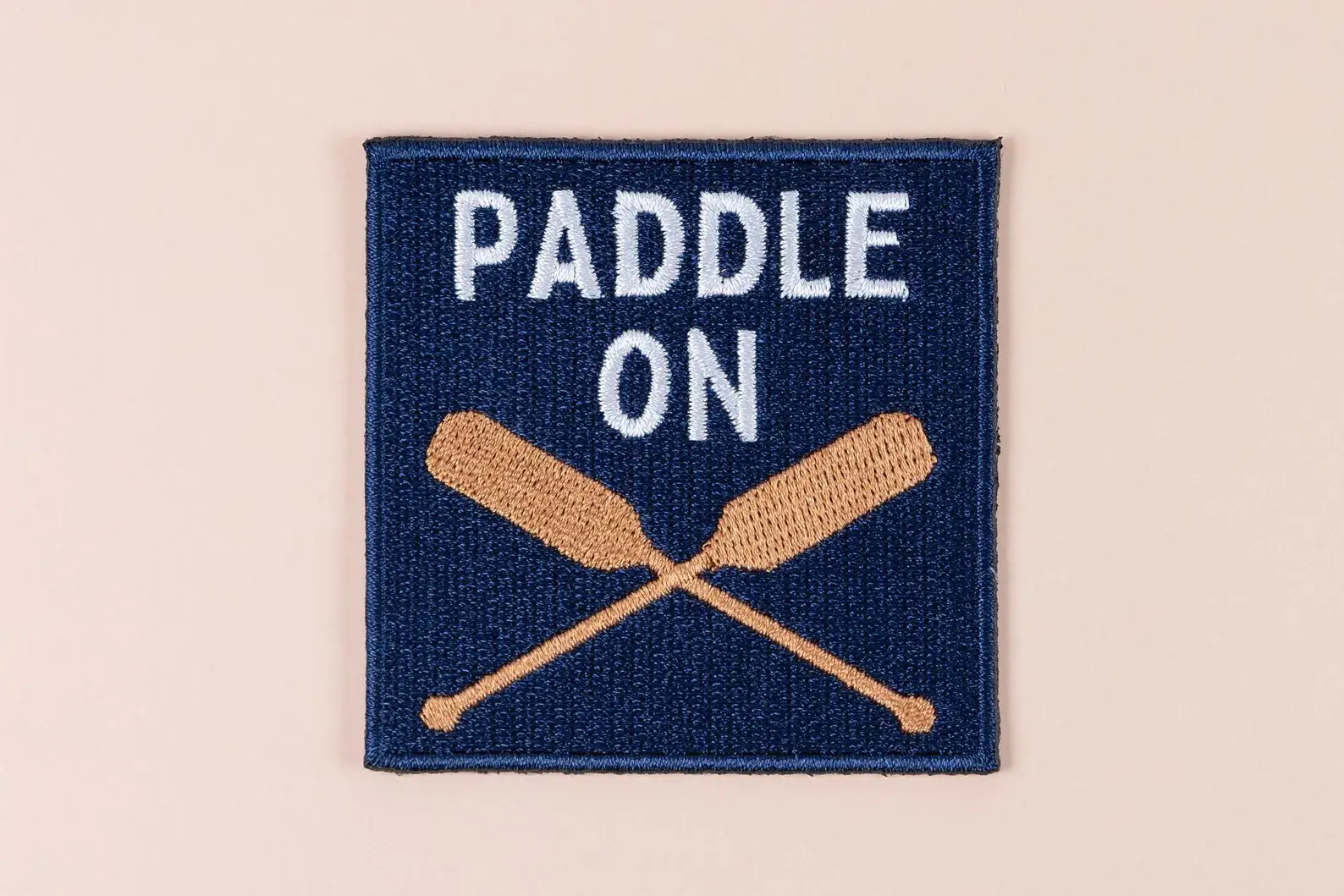 Field Trip Threads - Venta al por mayor Parches - Parche bordado para planchar "Paddle On" Lago Canoa Bolsa de Exterior0