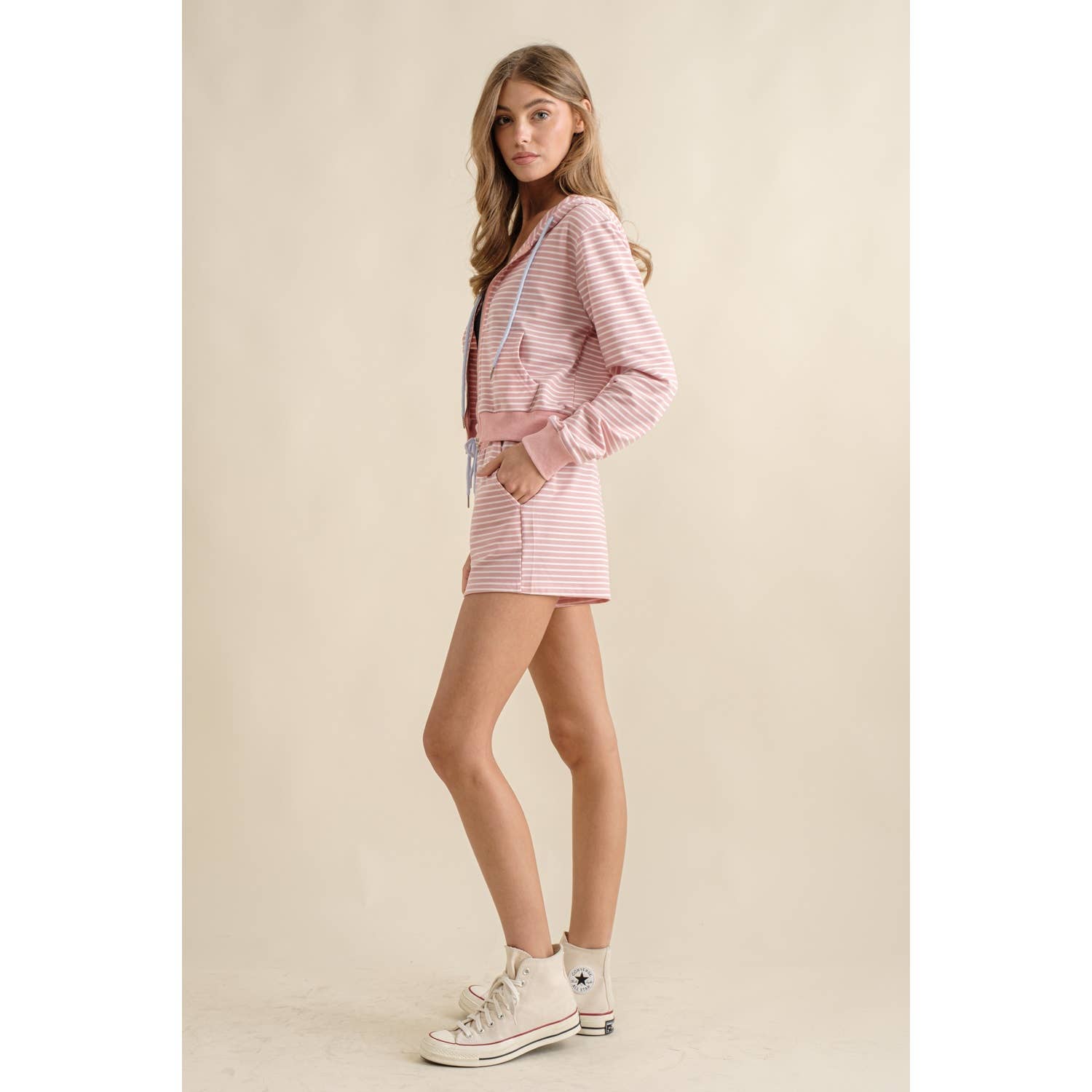 Sweet Generis – wholesale Lounge set – Women's – CONTRAST DRAWSTRING ZIP UP HOODIE AND SHORTS SET8