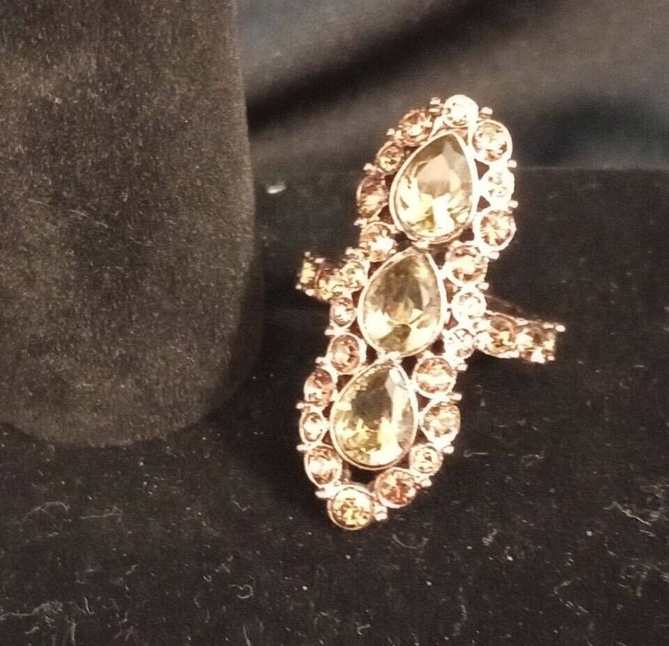 Wilde Aesthetics - Venta al por mayor Anillos grandes/de cóctel - Anillo de diseñador Givenchy Art Nouveau Vintage Cristal1