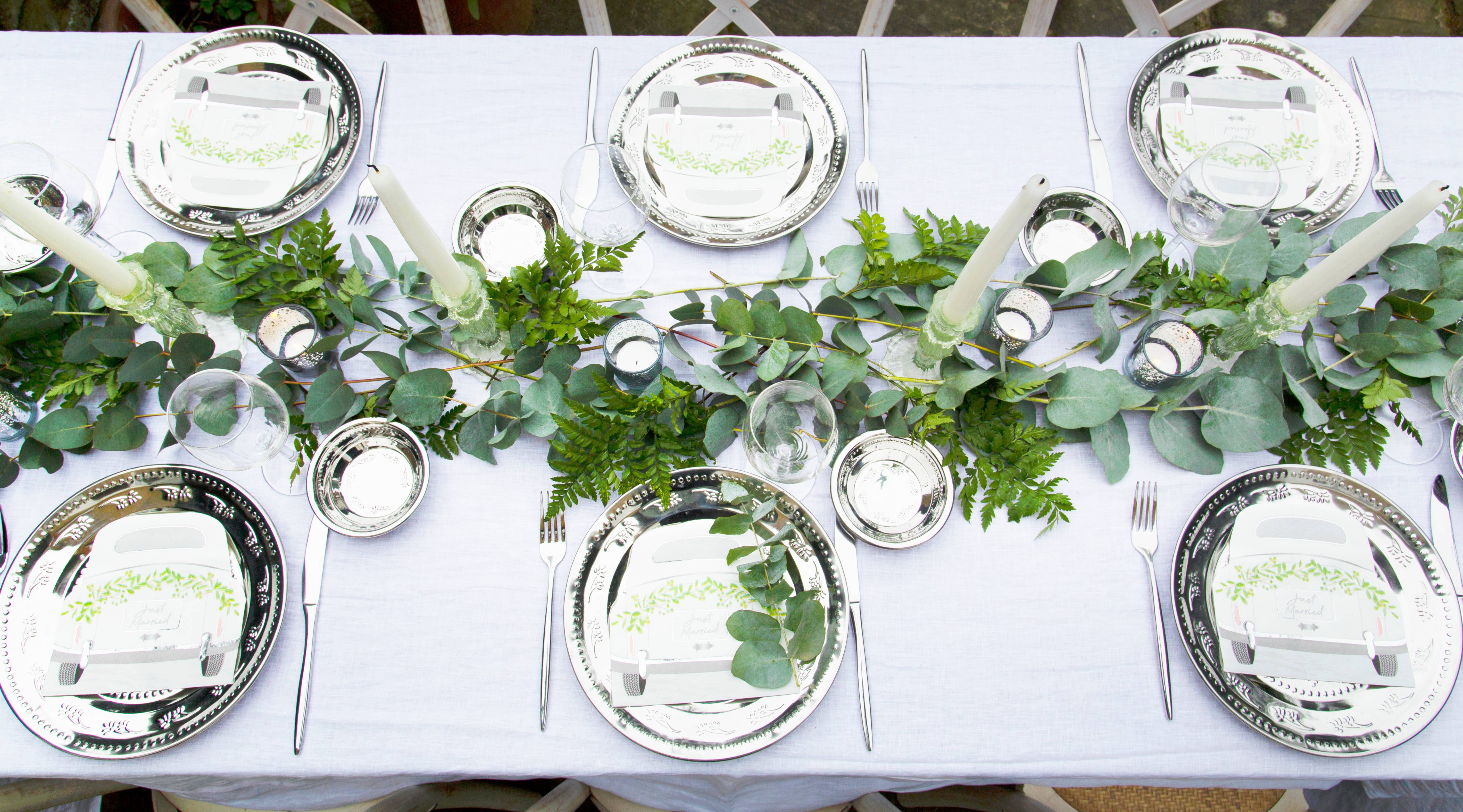 Talking Tables UK – wholesale Disposable napkin – Just Married' Floral Car Napkins | 16 Pack | Wedding |7