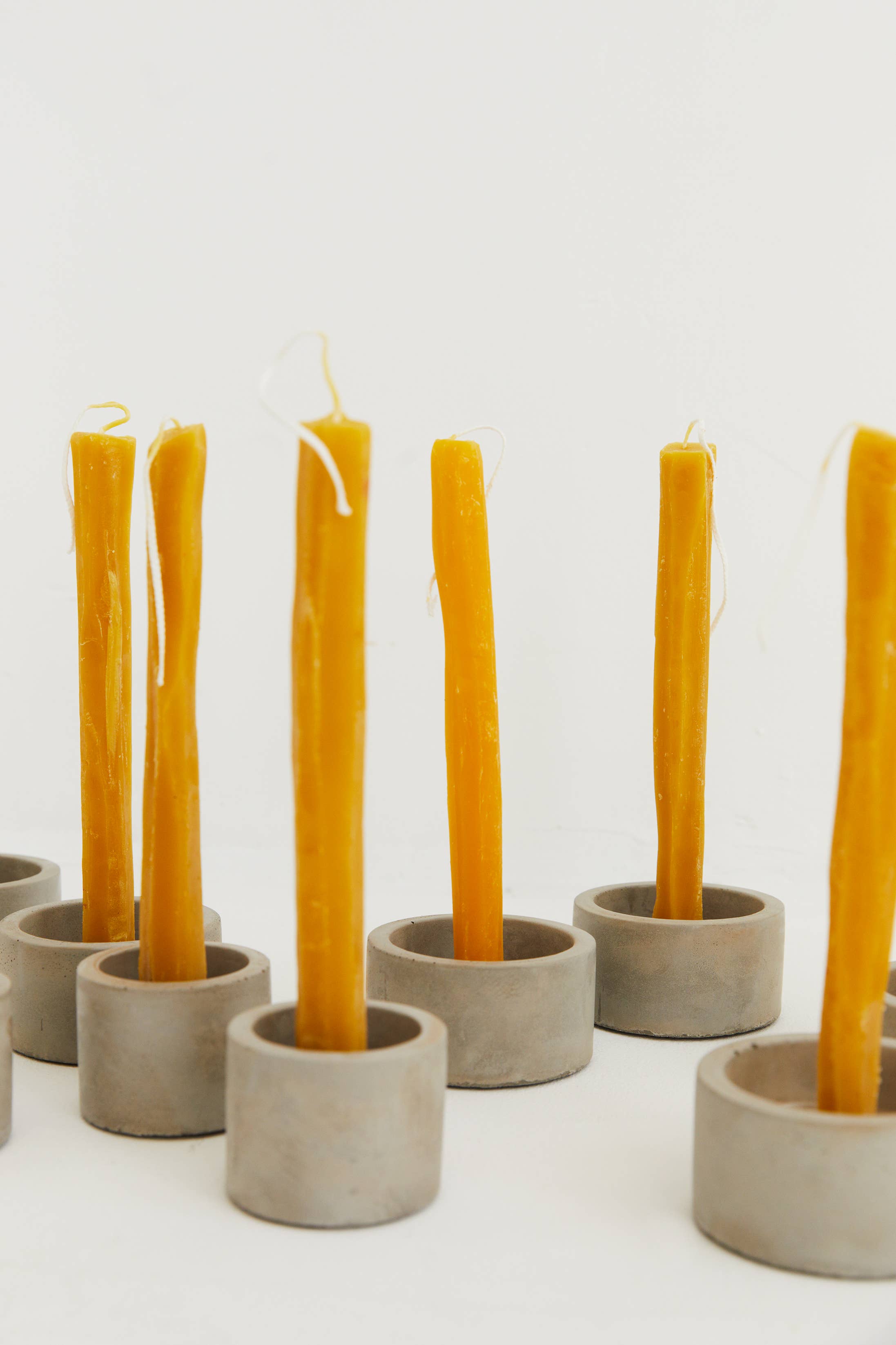 Lecot Studio - Vendita all'ingrosso Candele cilindriche/candelieri - Tress - 15 candele in cera d’api grezza1