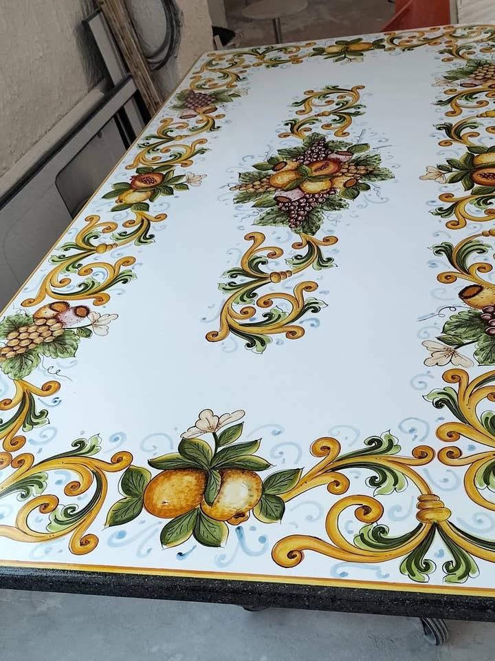 Mesa Retangular Volutas Amarelas com Fruta – Pedra Vulcânica Decorada por atacado de DD Ceramiche Siciliane