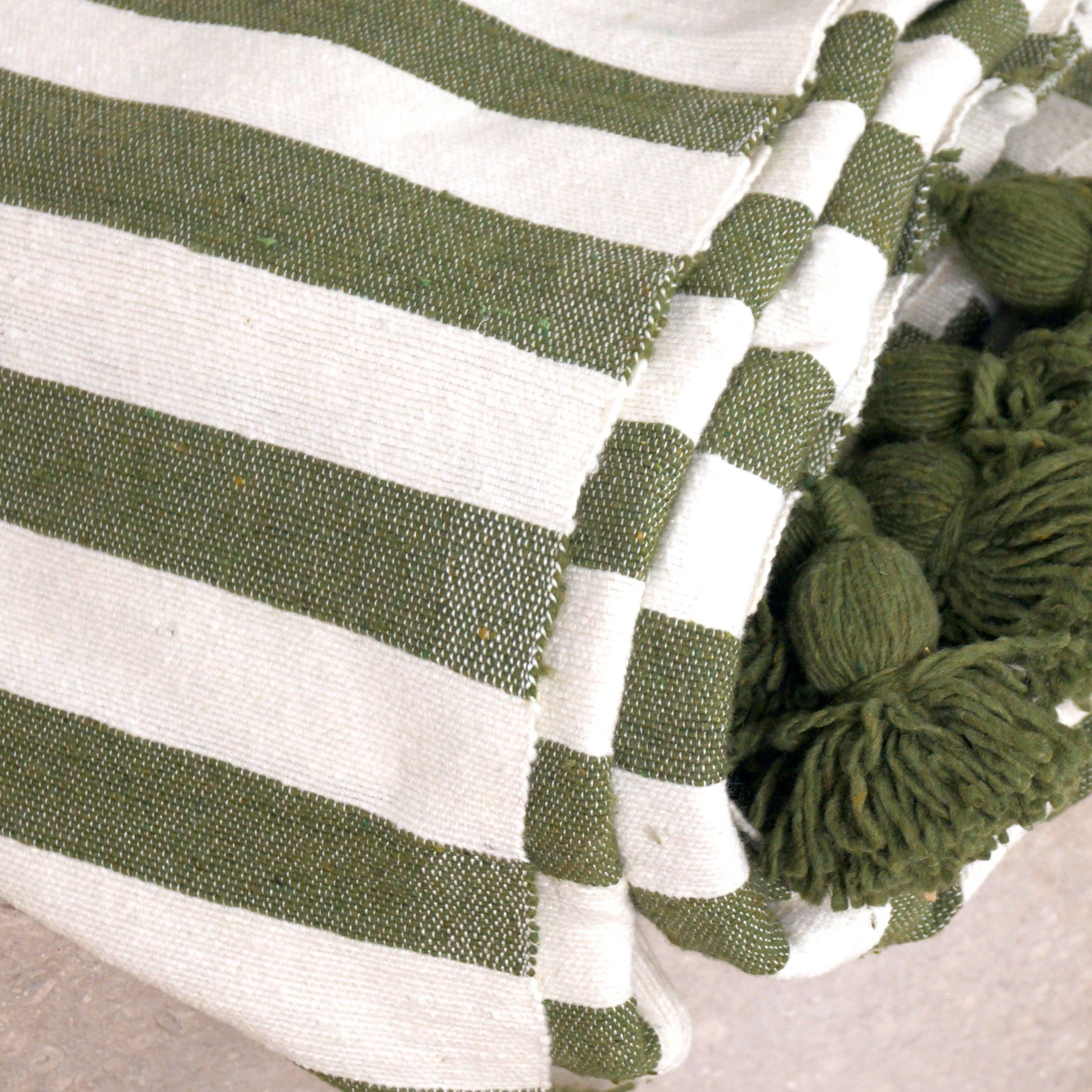 Bohome Living – Großhandel Überwurfdecke – Weißer Plaid mit grünen Streifen1