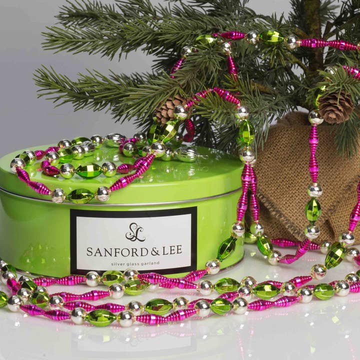 Guirlande en verre argenté Pink 'n' Green pour la vente par SANFORD & LEE, LLC.