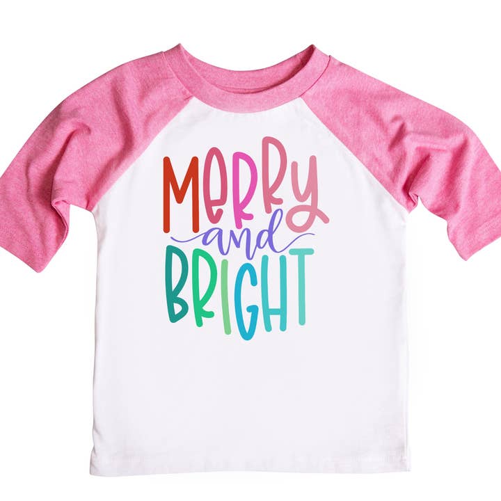 Roze Merry and Bright Christmas T-shirt in raglanstijl voor meisjes voor wholesale door Jumpin' Jaks Tees