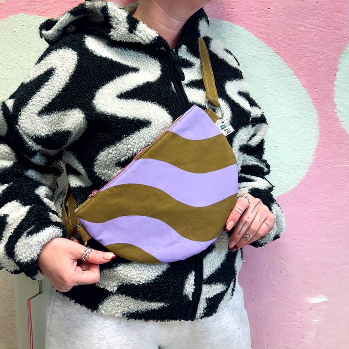 Yolla.studio – wholesale Crossbody bag – Unisex – Handprinted on waxed canvas crossbody bag