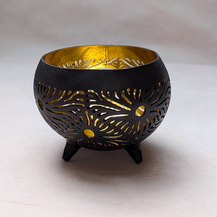 Bol en noix de coco avec support pour plante pour la vente par DUA