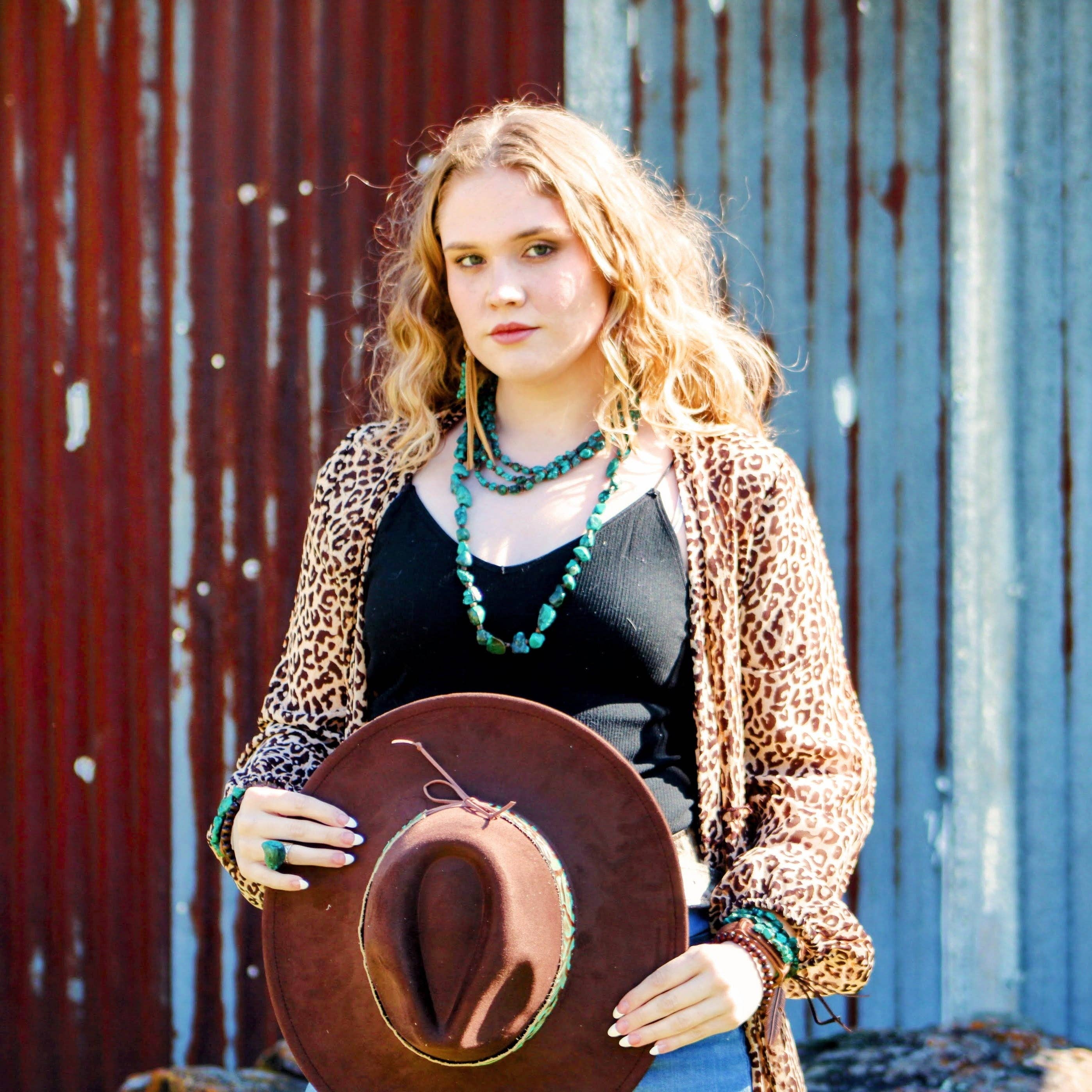 The Jewelry Junkie - Vente Collier de perles - Collier large à triple rangée en turquoise naturelle et cuivre 252y1