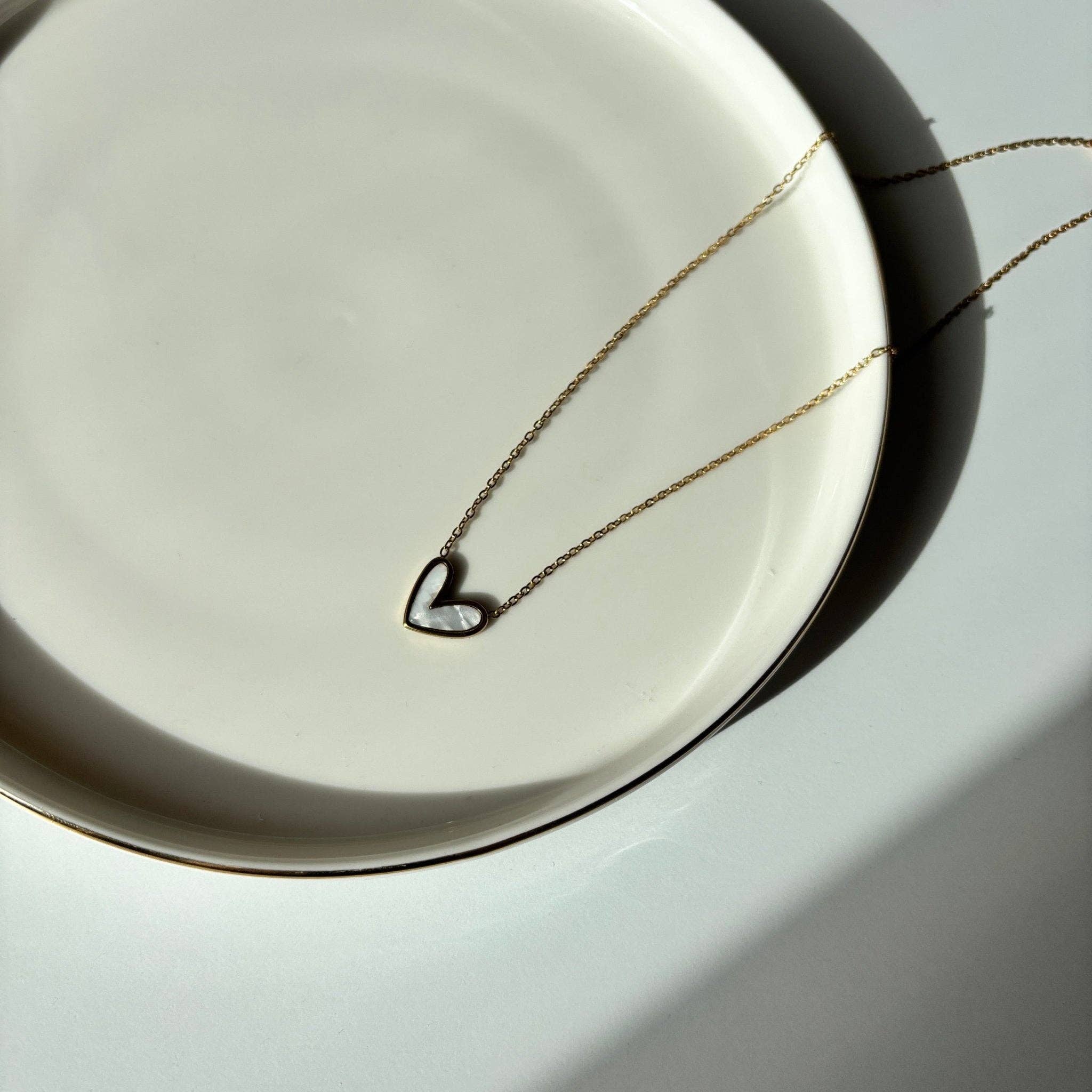 DUESTELLE ITALIA - Wholesale Pendant/Charm Necklace - Heart’s Essence - White Gold Heart Necklace - Waterproof3