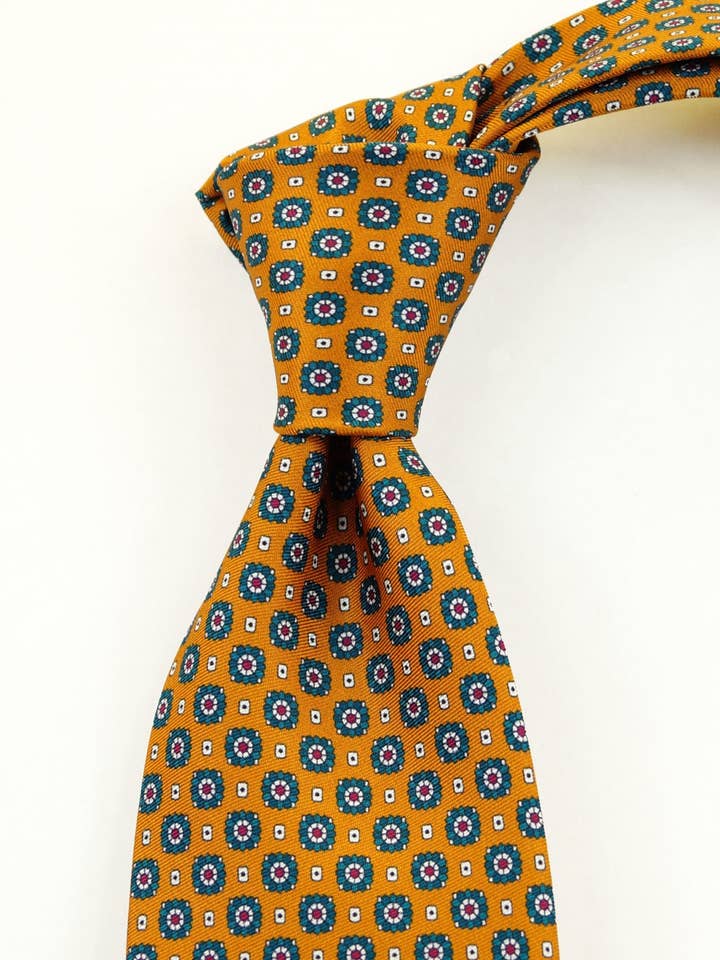 Cravate orange à motif médaillon classique en soie imprimée pour la vente par Sartoria Gallo S.r.l.