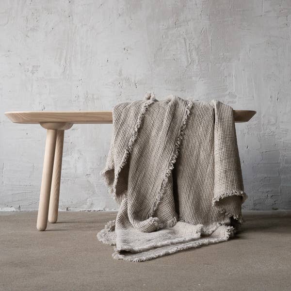 LinenMe - Wholesale Throw Blanket - Linen Throw With Fringes Natural Washed Waffle1