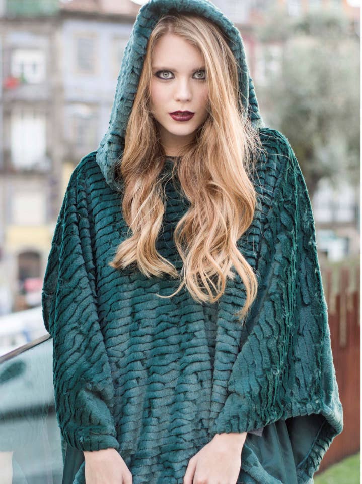 Bonnet en fourrure avec capuche pour la vente par BOHOME