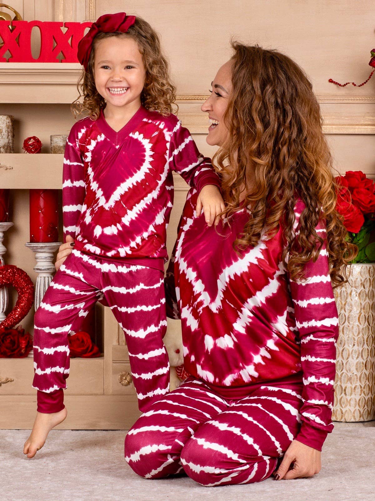 Bordeaux Set da salotto Mommy & Me Tie Dye Love in vendita all'ingrosso su Faire2