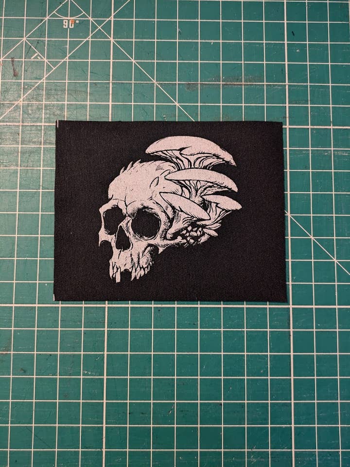 Toppa da cucire con teschio a forma di fungo | Stampa serigrafica per la vendita all'ingrosso da parte di Goodbye Zach