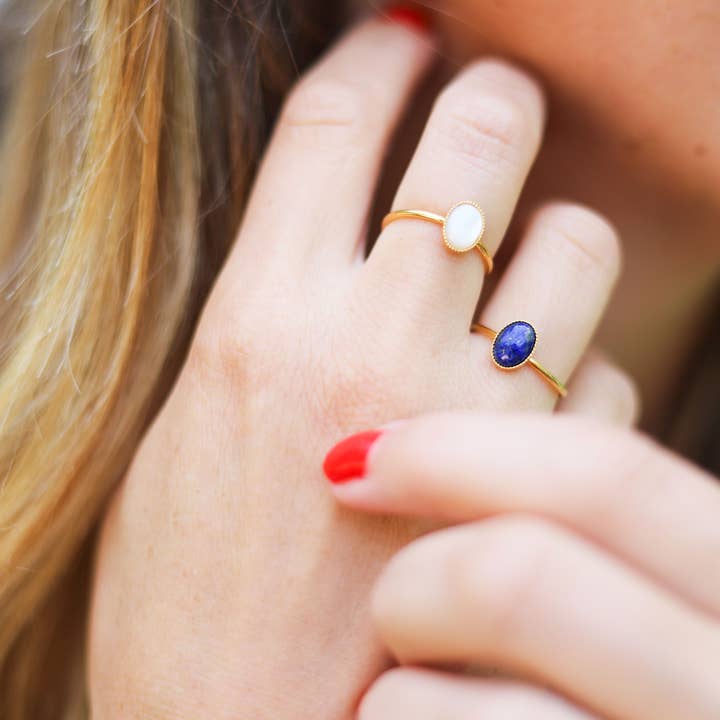 Bague Apolline (bague fine avec pierre naturelle ovale) för wholesale av Infiniment